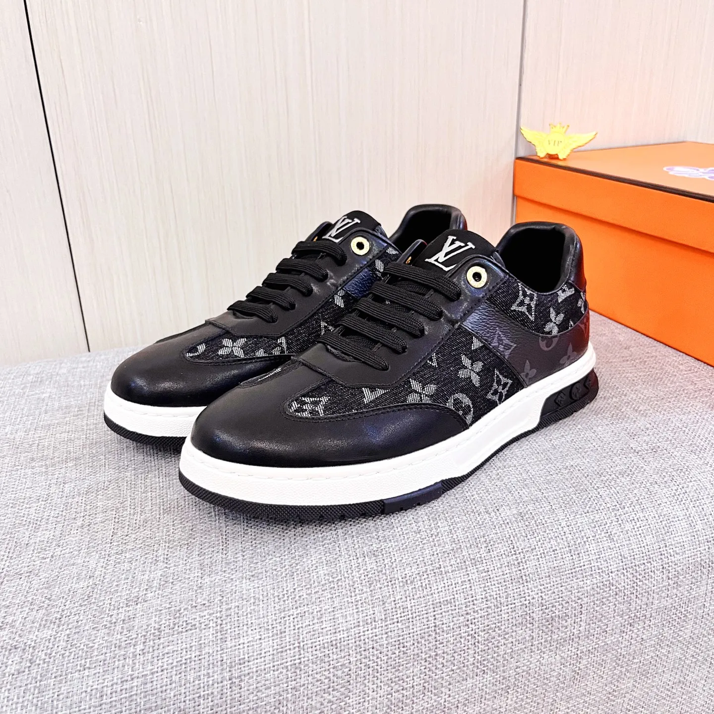 🚘🚘Factory batch 420💰【LV】🔥Louis Vuitton high-end men's shoes brand official website 1:1 latest masterpiece: the upper is made of Italian imported first-layer cowhide with a comfortable and breathable lining➕original non-slip and wear-resistant outsole🔥, making walking more convenient and comfortable! An exclusive new model, a stunning work, a beautiful 1:1 replica [color] compared to the official quality! Create a fashionable personality to set off your uniqueness! A must-have for trendy men! Classic 🔥 Size: 38-44 Color: 🔥 2⃣️ colors available 🔥.